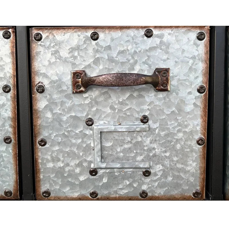 Metallschrank Industriedesign